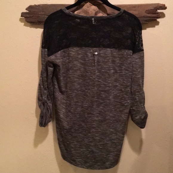 Color Thread Top - Picture 2 of 3